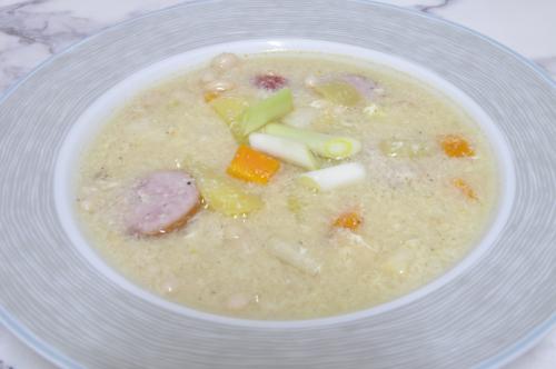 Jak uvařit fazolová polévka s brambory? Snadné recept, připravený za 30 - 45 minut